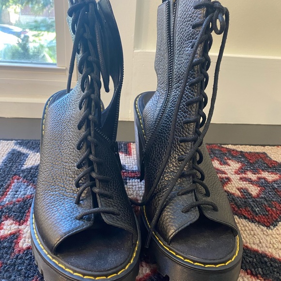 Dr. Martens Carmelita Open Heel Lace - Picture 4 of 10